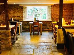 The Hollybush Inn