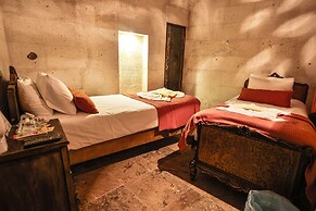 Eagle Cave Inn