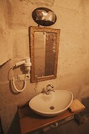 Eagle Cave Inn