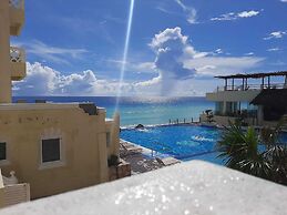 Cancun Plaza Condo Hotel