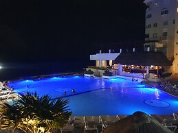 Cancun Plaza Condo Hotel