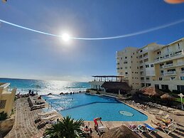 Cancun Plaza Condo Hotel