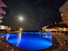 Cancun Plaza Condo Hotel
