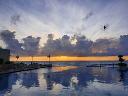 Cancun Plaza Condo Hotel