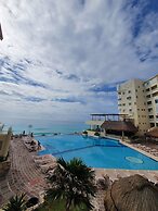 Cancun Plaza Condo Hotel