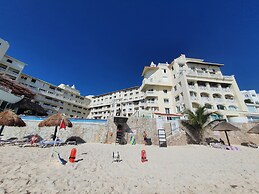 Cancun Plaza Condo Hotel