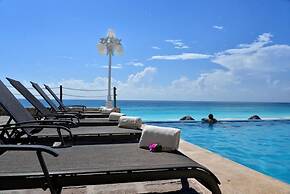 Cancun Plaza Condo Hotel