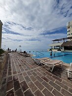 Cancun Plaza Condo Hotel