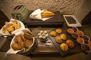 Nino Cave Suites