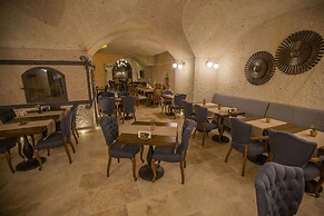 Nino Cave Suites