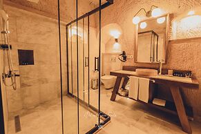 Nino Cave Suites