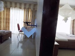 Kumi Hotel