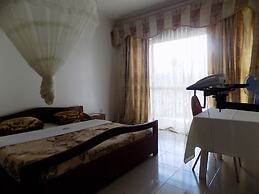 Kumi Hotel