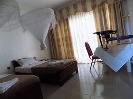 Kumi Hotel