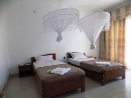Kumi Hotel