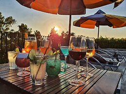 The Twizt Lifestyle Hostel & Hotel