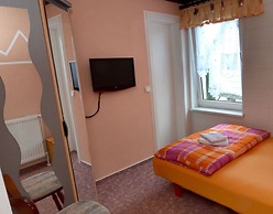Gaststätte & Pension  Zur Krone