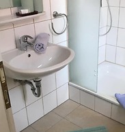 Gaststätte & Pension  Zur Krone