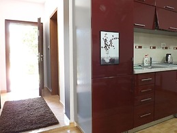 Center Budva Holiday Home