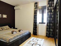 Center Budva Holiday Home