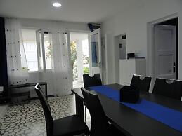 Petrovac Holiday House with pool