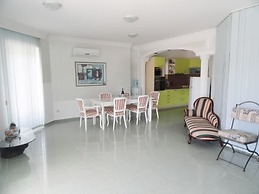 Petrovac Villa With Pool