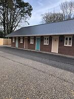 De Courceys Manor Cottages