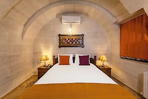 Grand Elite Cave Suites
