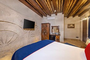 Grand Elite Cave Suites