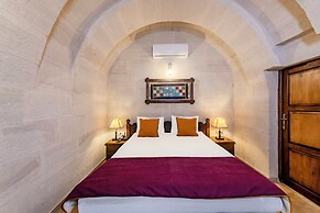 Grand Elite Cave Suites