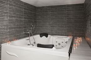 Studio with Hot Tub