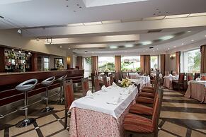 West Hotel