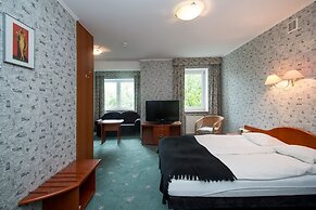 West Hotel