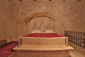Taru Cave Suites