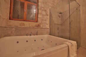 Taru Cave Suites