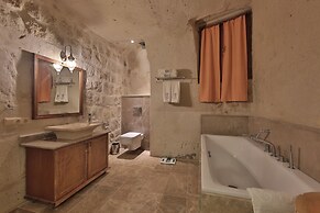 Taru Cave Suites