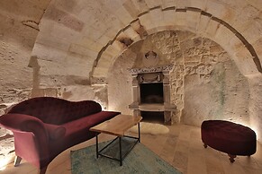 Taru Cave Suites