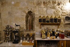 Taru Cave Suites