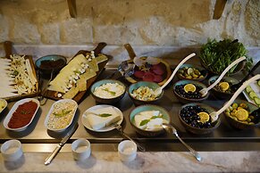 Taru Cave Suites