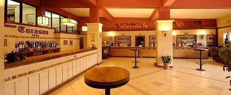 Taru Cave Suites