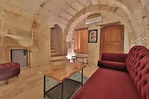 Taru Cave Suites