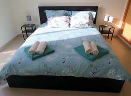 2 Bed Apartment With com Pool