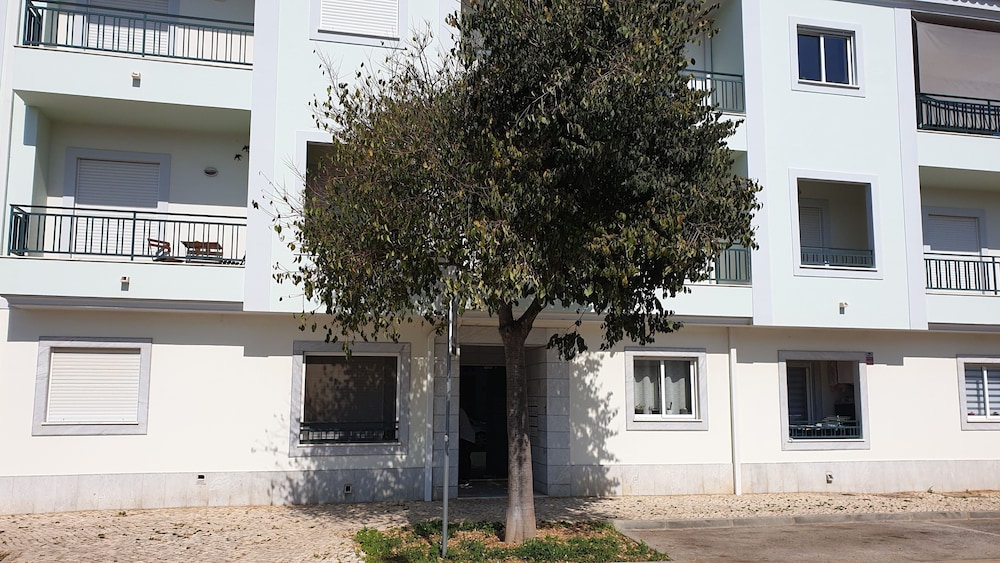 2 Bed Apartment With com Pool