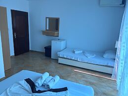 Apartments & Rooms Rozana
