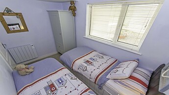 Clifton Court Apt 19 With Heated Pool