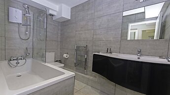Clifton Court Apt 19 With Heated Pool
