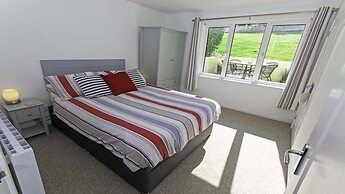 Clifton Court Apt 19 With Heated Pool