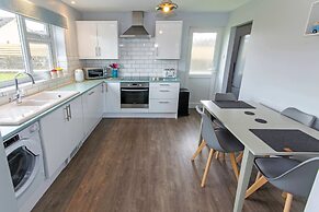 Sandbanks Sleeps 4 Beach Pass & 1 Dog