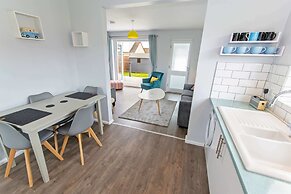 Sandbanks Sleeps 4 Beach Pass & 1 Dog