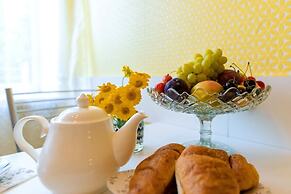 French Breakfast Apartment